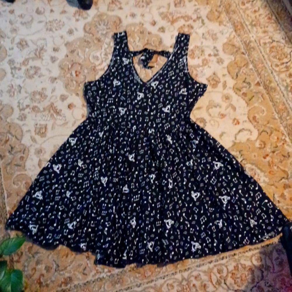 HotTopic 2X Brand New Music Note Dress 50's Style No Sleeves Exposed Back